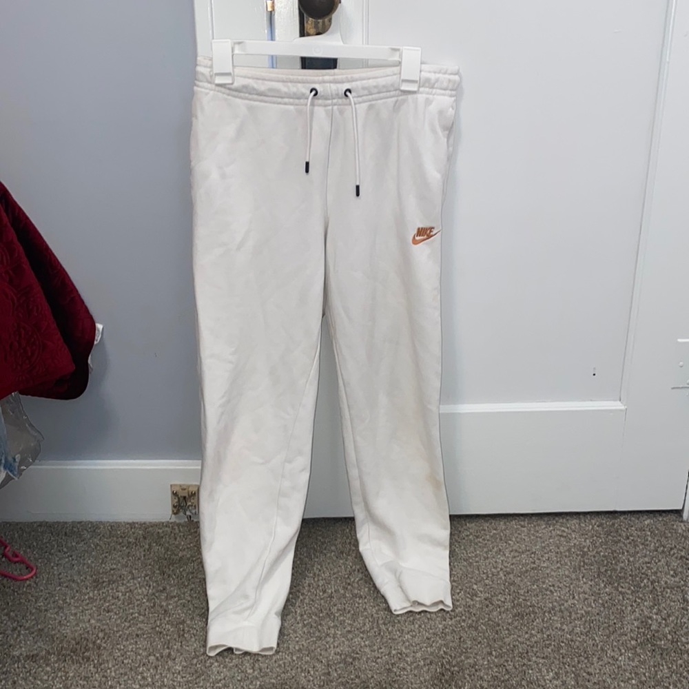 White Nike Joggers Women